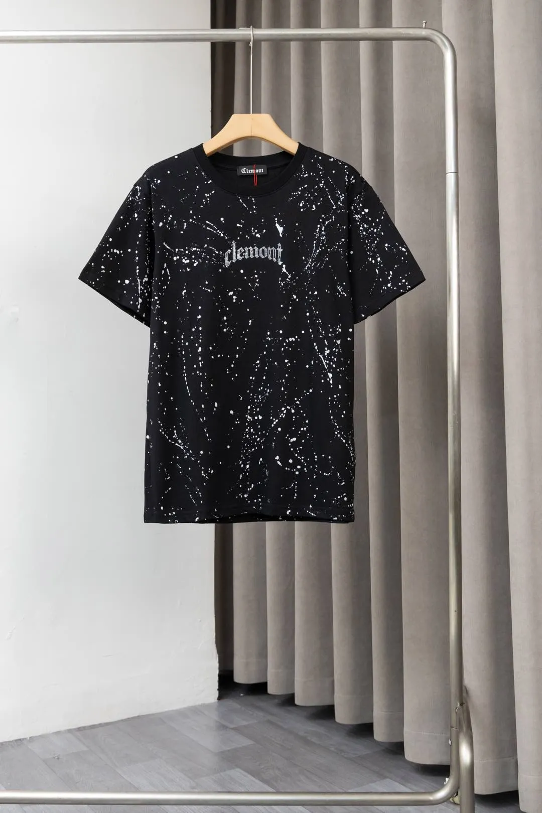 Y 007 Clement 25ss New Arrival T-shirt, made of high quality double yarn fabric, soft fabric, front and rear letter logo + splash ink pattern printing process, fashionable Versatile, same style for men and women, color: Black, White. Size:M～XXL